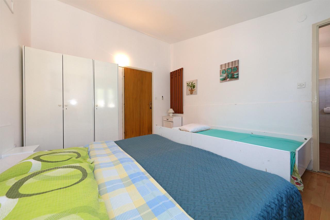 Apartments And Rooms Dragica 스타리그라드 파클레니차 외부 사진