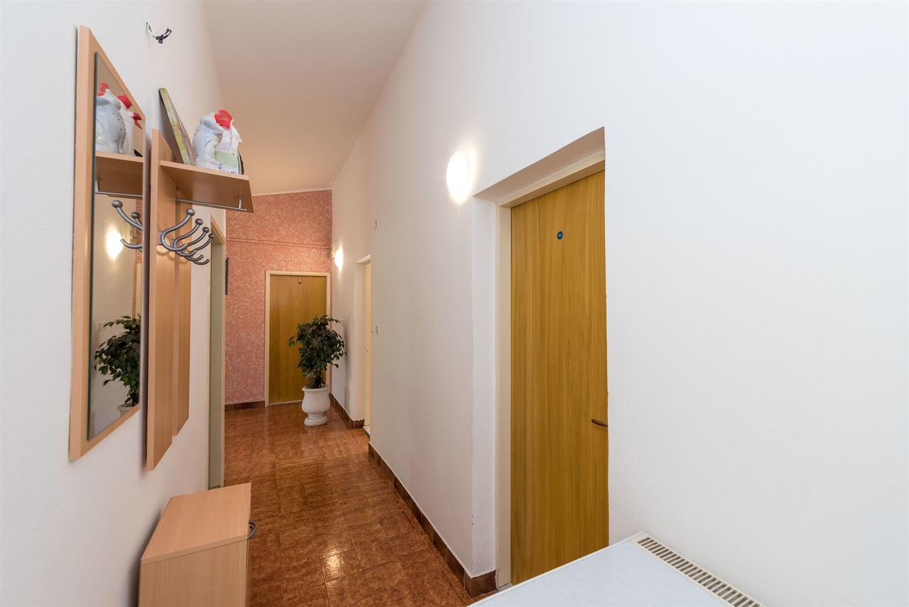 Apartments And Rooms Dragica 스타리그라드 파클레니차 외부 사진